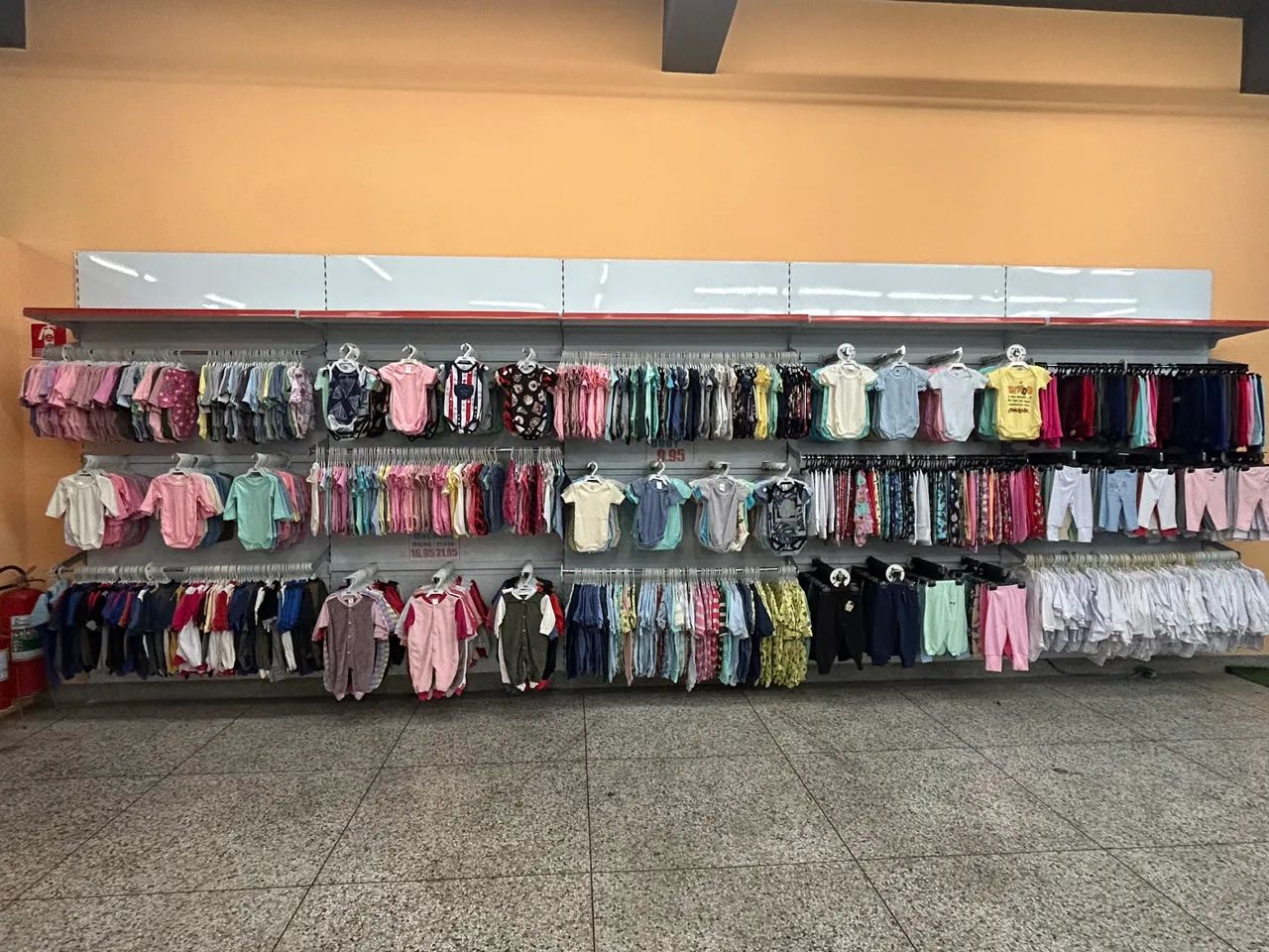 Prateleiras e Gôndolas de Aço para Loja Impecável  - Foto 2