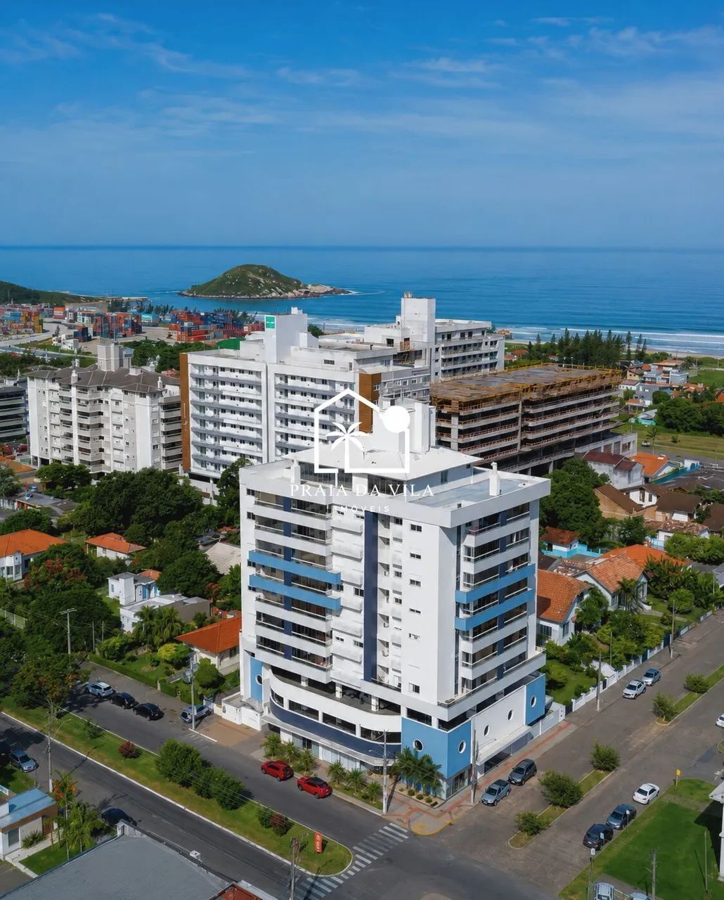 Apartamento com 3 Dormitórios, Sendo 1 Suíte e Vista Mar no Centro de Imbituba