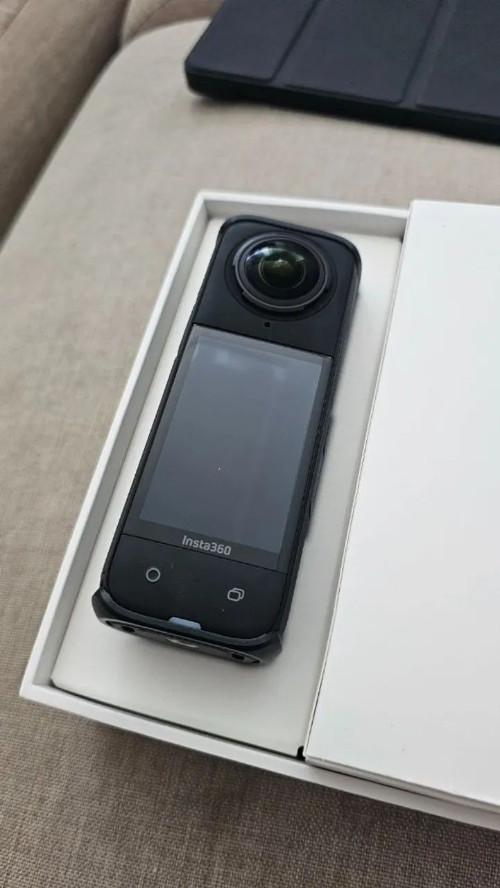 Câmera Insta360 X4