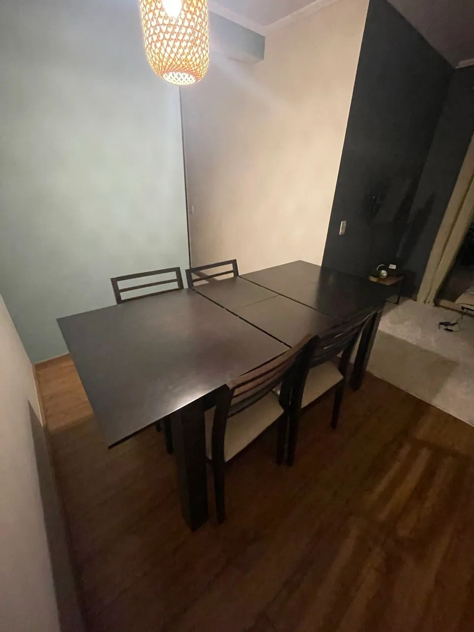 Mesa extensível 4 a 8 lugares + 4 cadeiras
