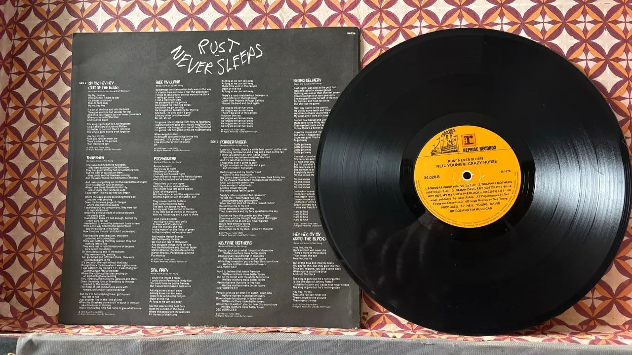 LP Neil Young & Crazy Horse - Rust Never Sleeps 1979 | Vinil + Encarte - Foto 3