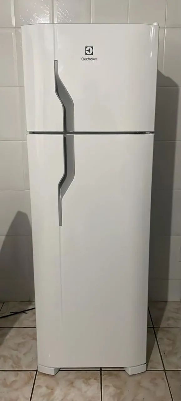 Geladeira eletrolux (240LITROS)