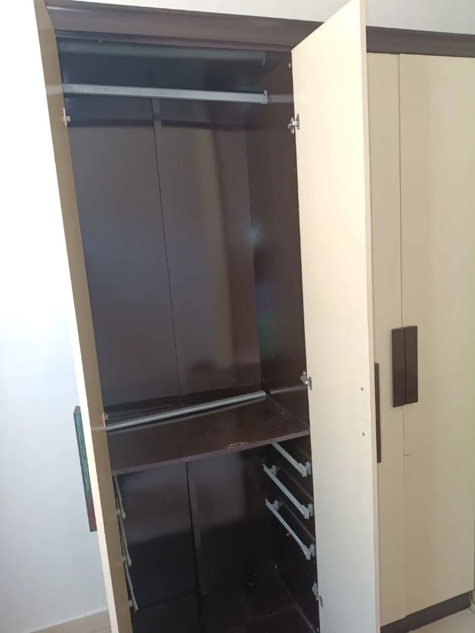 Guarda roupa com espelho pó dentro  - Foto 4