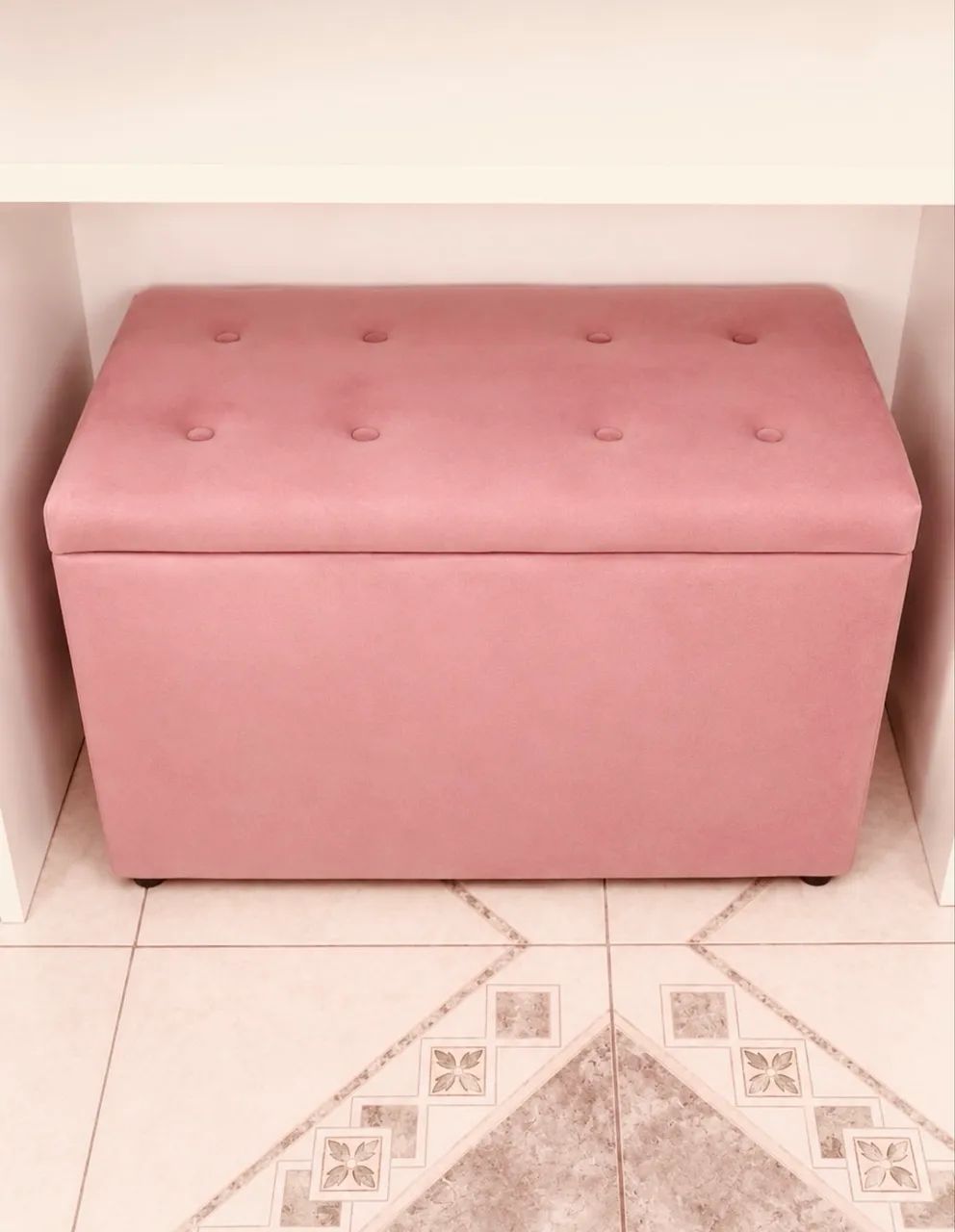 Baú Puff Rosa Aveludado com Assento Estofado - Elegante e Funcional
