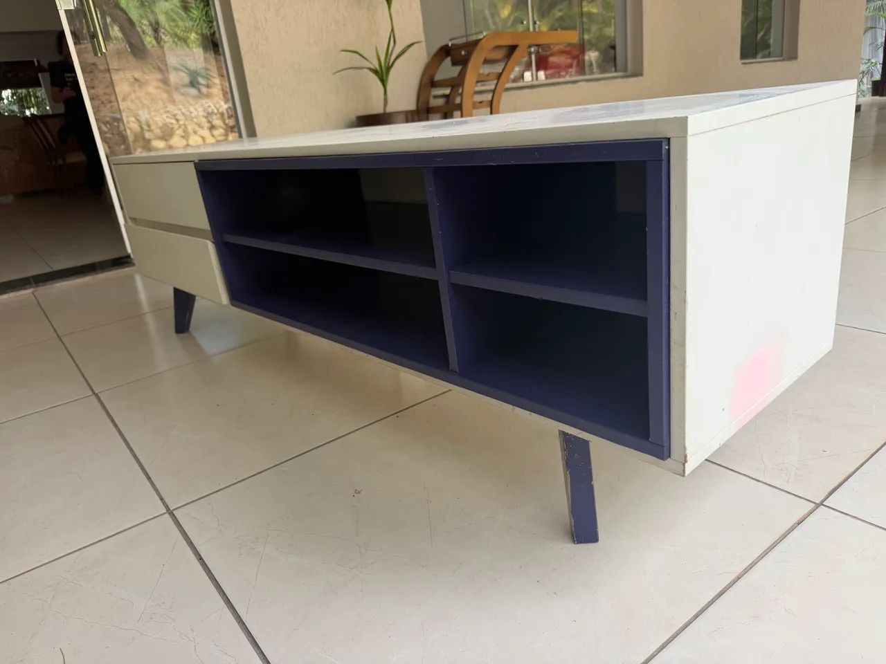 rack para TV com 2 gavetas e nichos - Foto 2