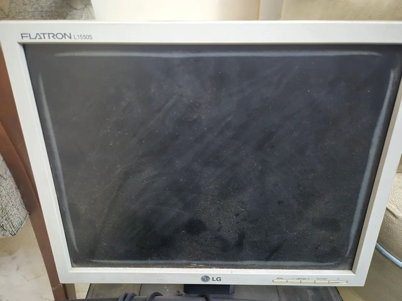 Monitores LCD Antigos (LG Flatron L1550S e ViewSonic)