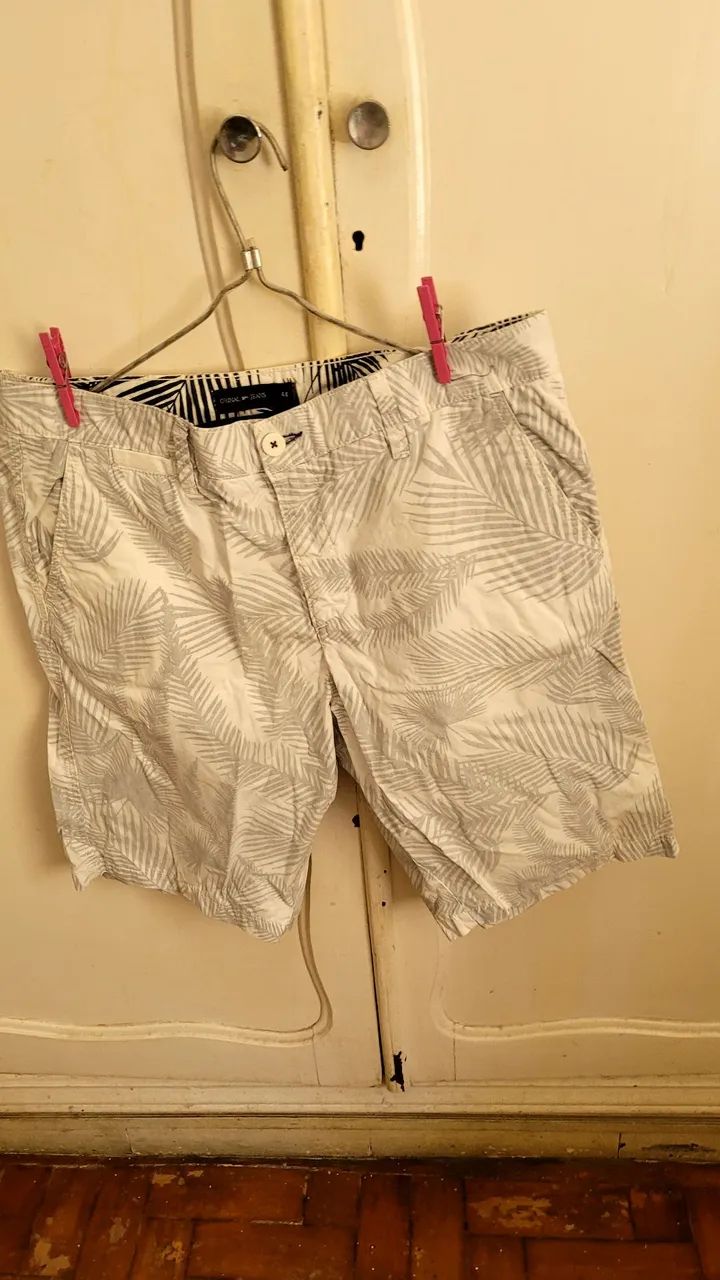 Bermuda 44 original jeans branca folhas