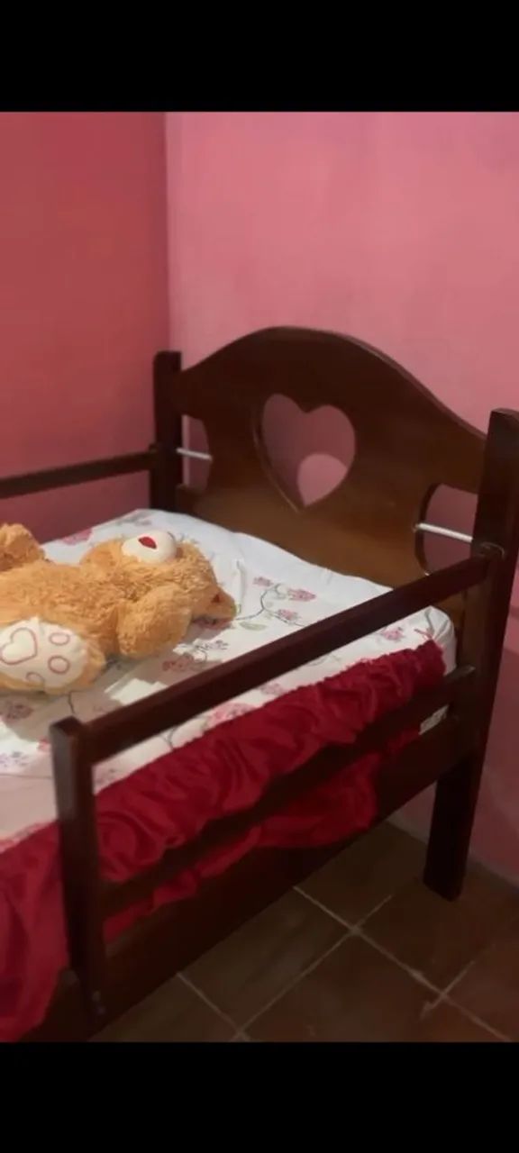 Cama de solteiro (Madeira)