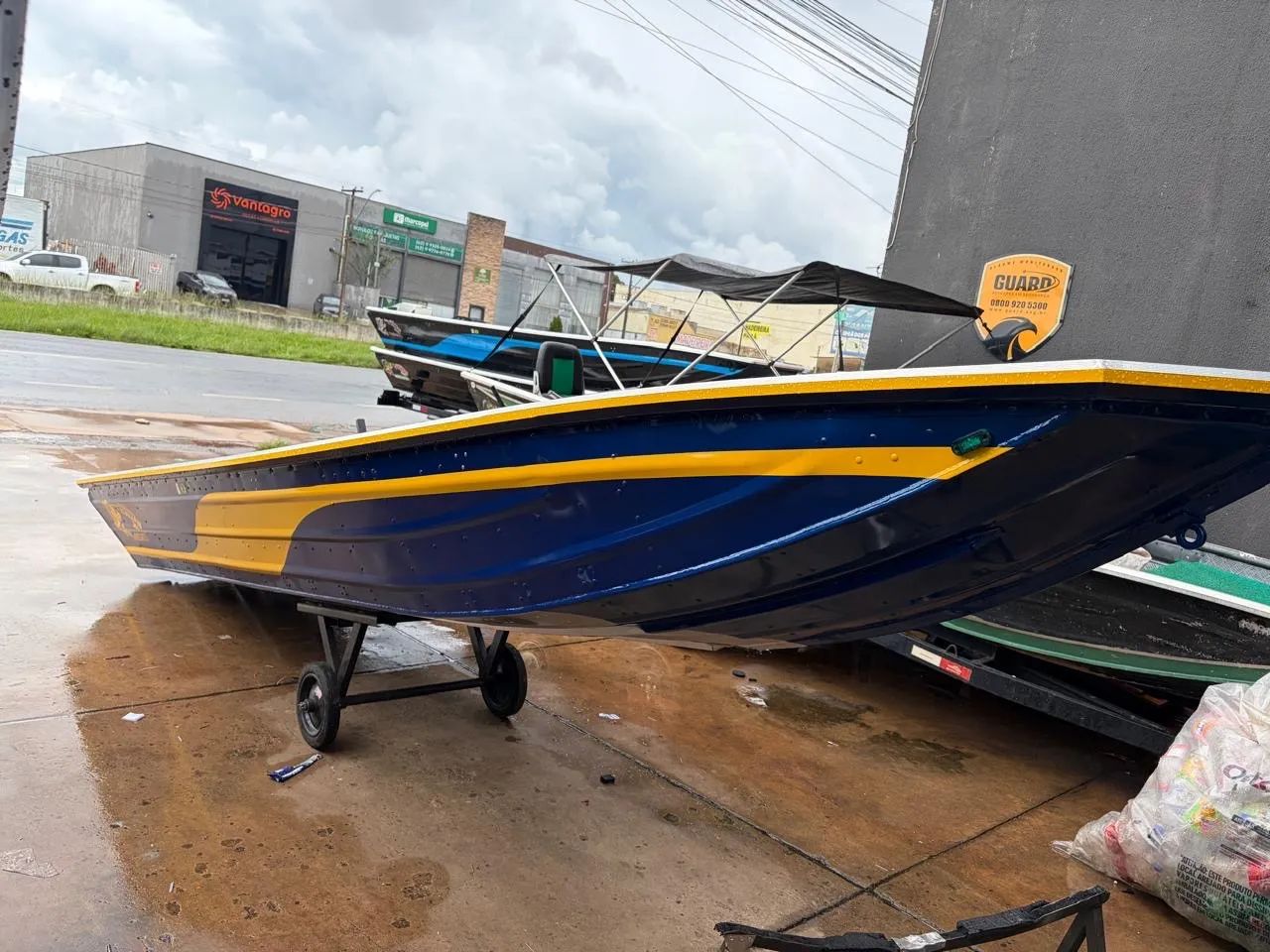 Barcos 6 metros  borda 56 centímetros  até motor 30 - Foto 2