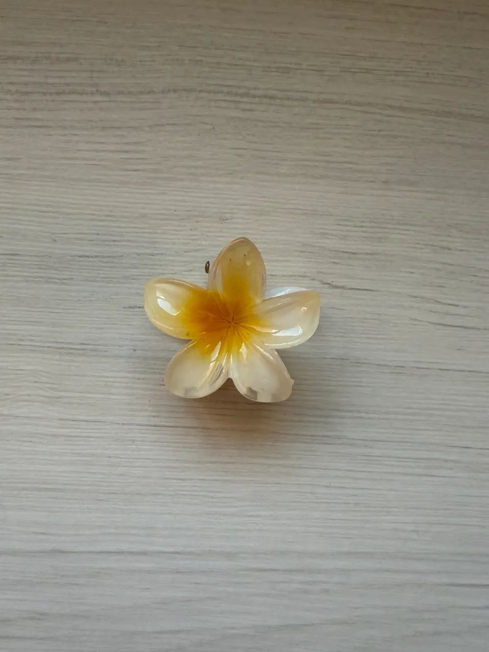 mini presilha de flor branca+amarela - Foto 2
