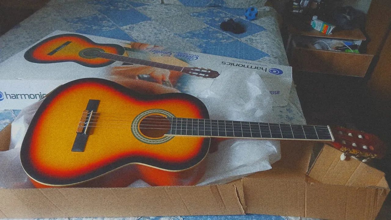 Vendo violão marca harmonics