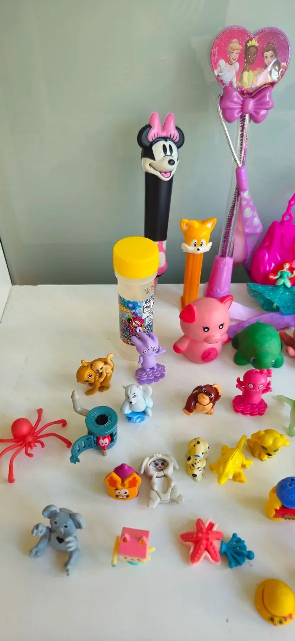Lote de brinquedos e miniaturas variados  - Foto 3