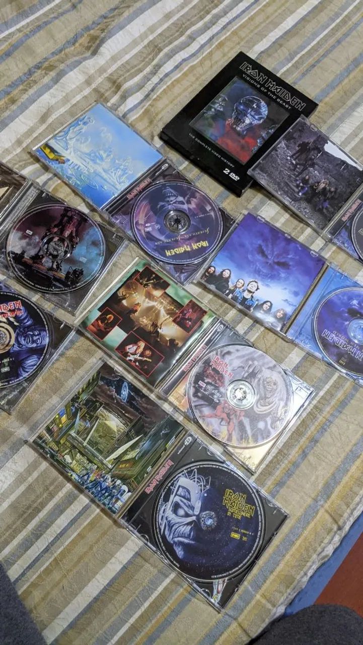Coleção Iron Maiden - CDs e DVD - Foto 4