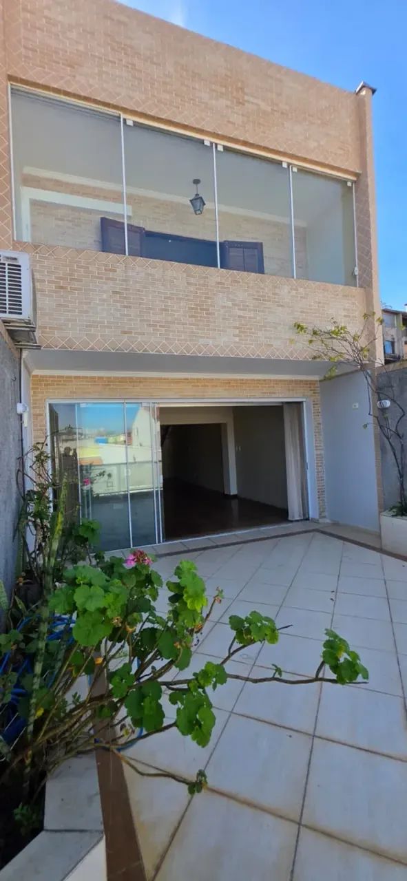 Casa para venda tem 200 metros quadrados com 3 quartos - Foto 2