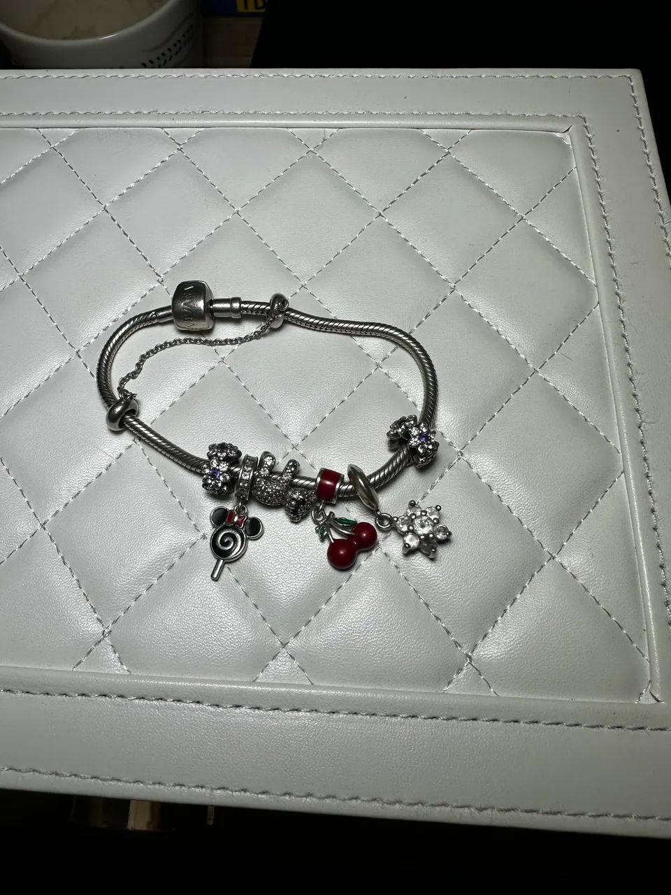 Pulseira vivara com berloques Vivara/ Pandora 
