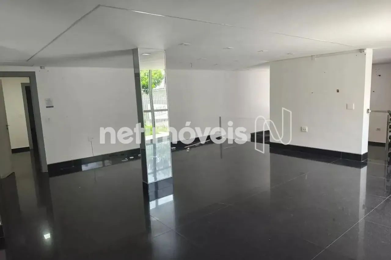 Casa espaçosa com 4 quartos, 2 grandes salas e 5 vagas. - Foto 3