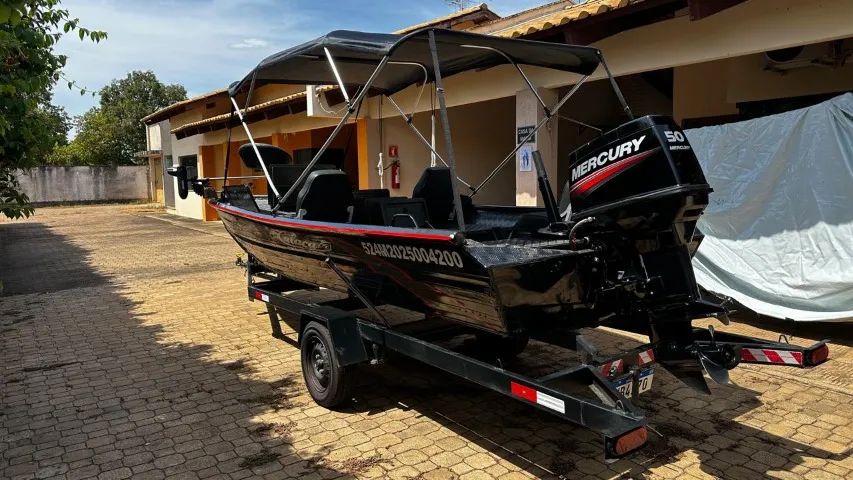 Barco 5,5mt Calaça 1,80 boca + Motor mercury 50 HP Partida elétrica +Carretinha - Kit 2025 - Foto 7