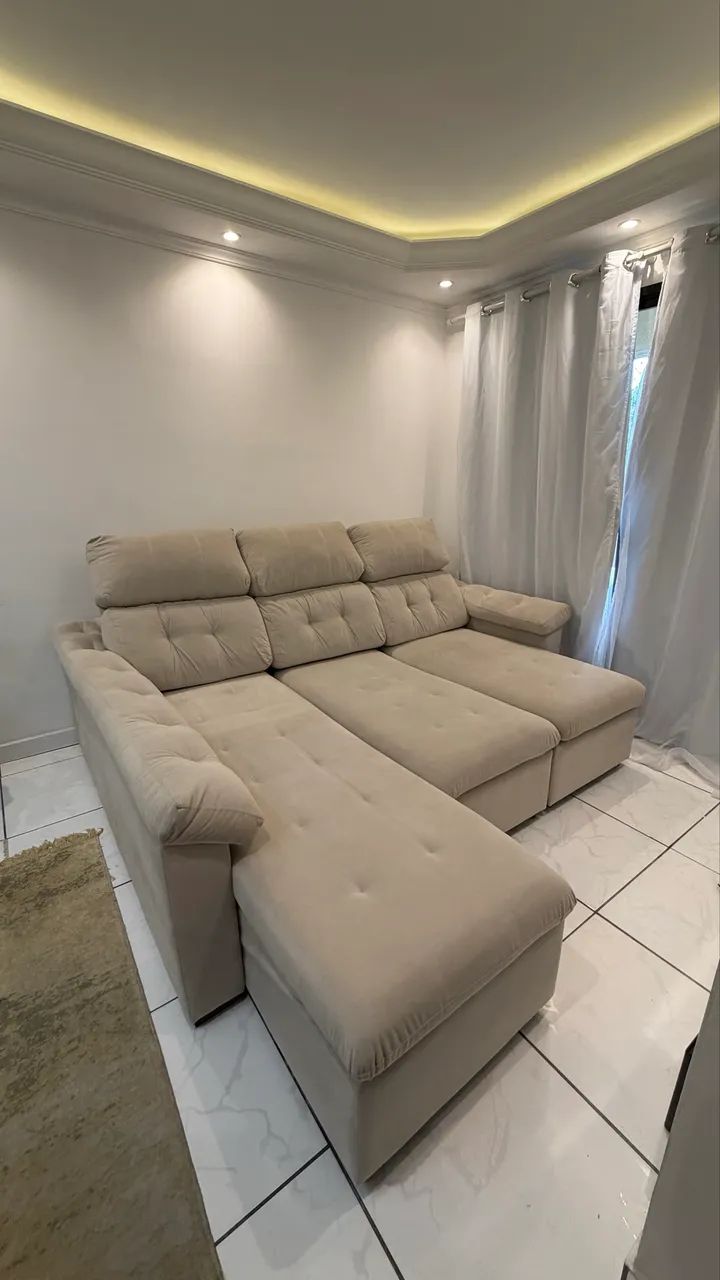 Sofá Retrátil Suede Bege com Chaise - Foto 5