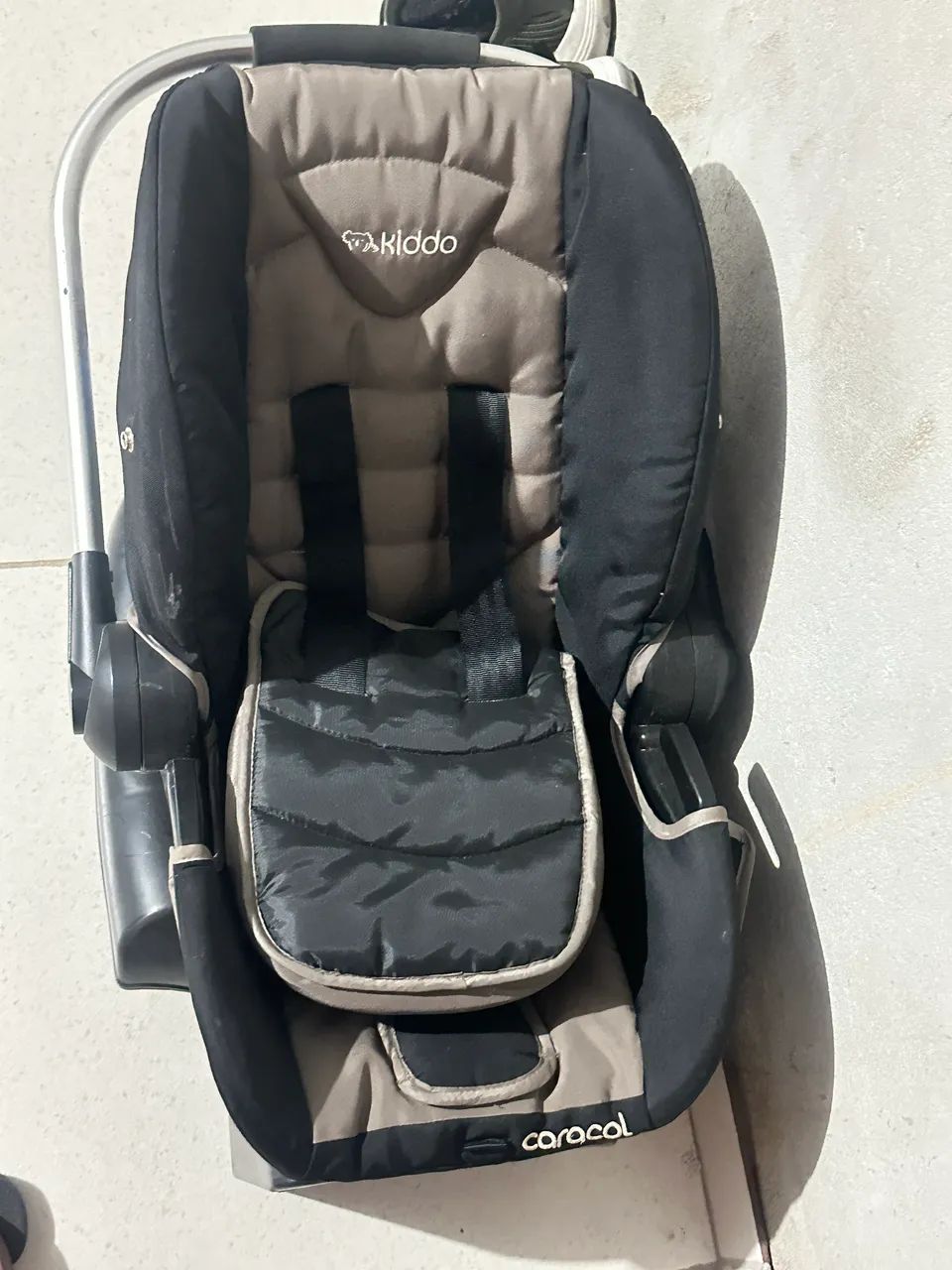 Vendo esse bebê conforto 100$ sou de Santana centro.