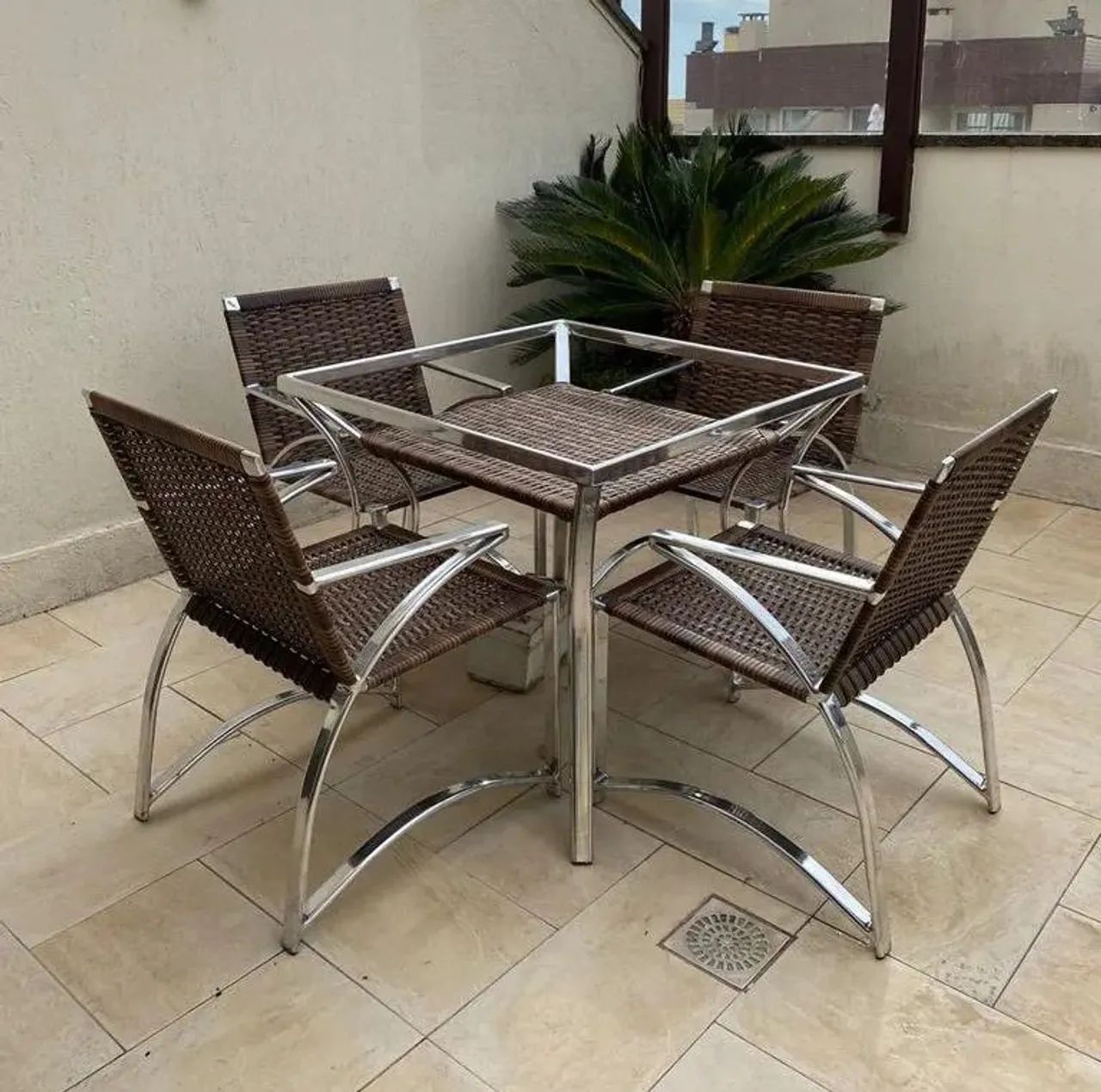 Conjunto de mesa em fibras sintéticas 