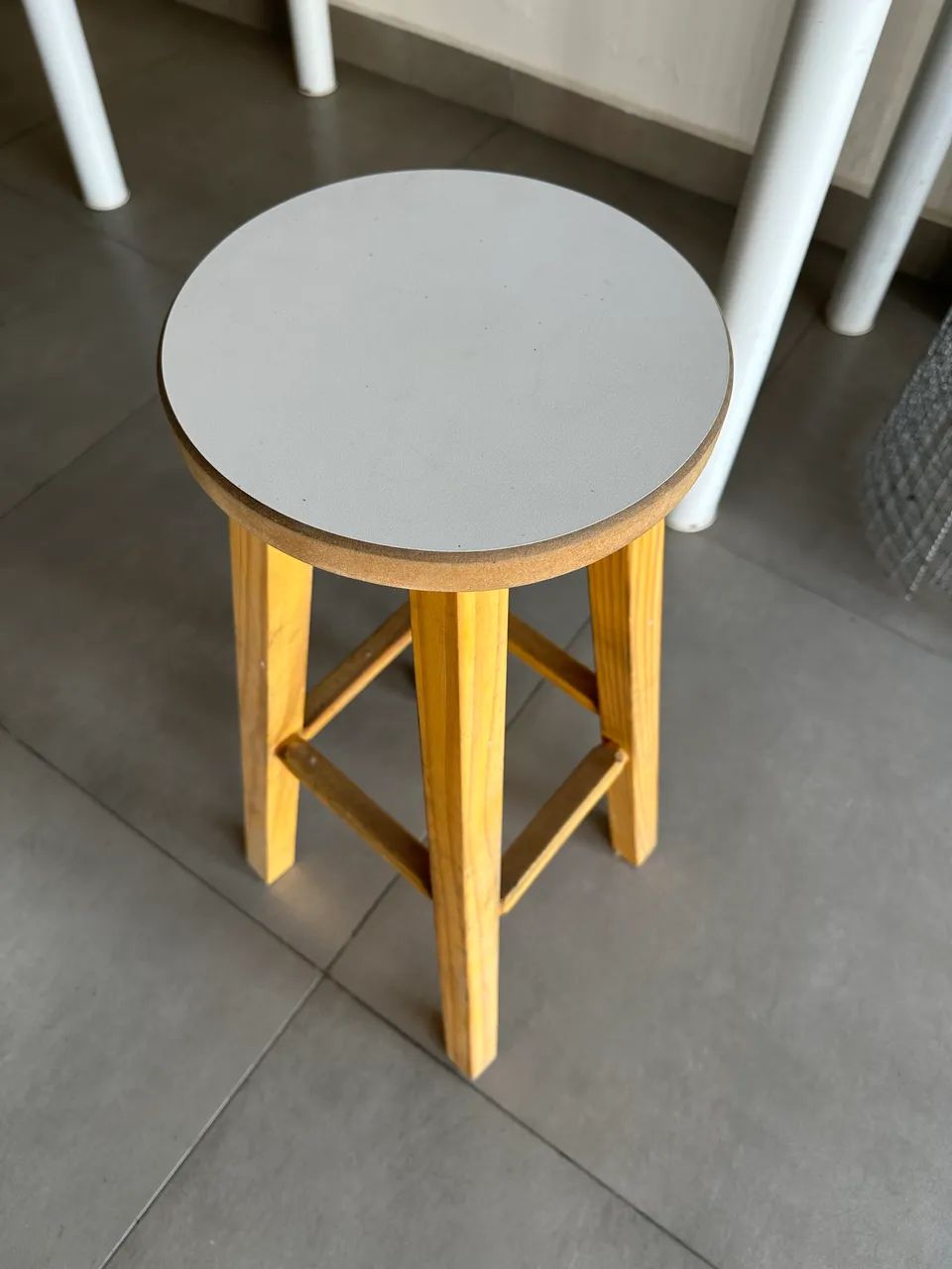 Banqueta de madeira 