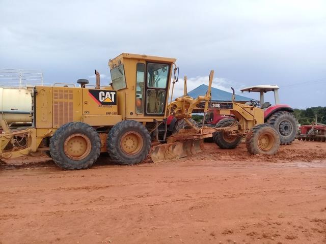 Motoniveladora Caterpillar, modelo 140K, ano 2010, com 6571 horas