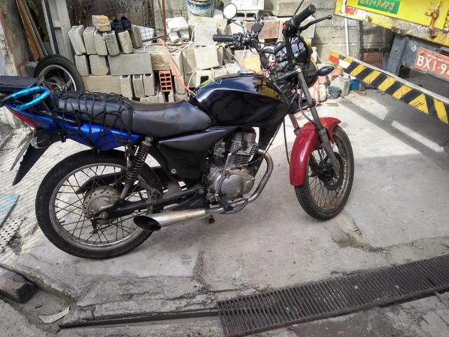 Vendo moto titan 150 ano 2004