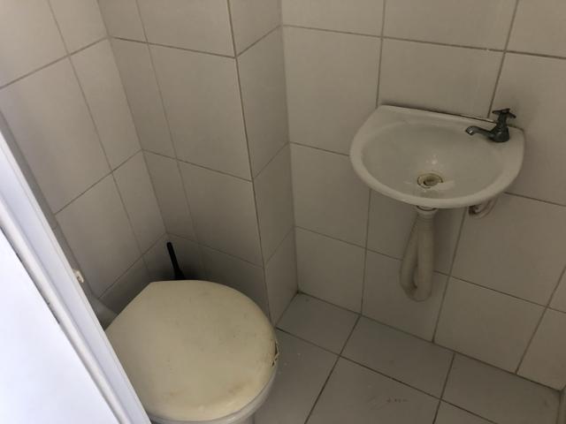 Apartamento 2/4 com dependência, reversível 3/4, localizado - Foto 11