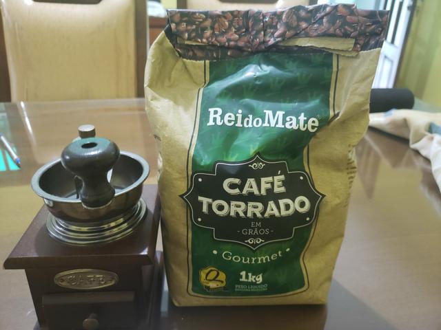 Moedor de café + café gourmet torrado em grãos