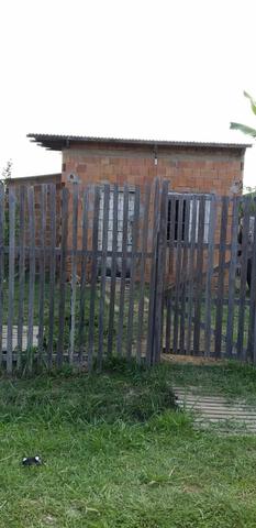 Vende se uma casa ou troca