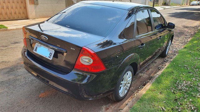 FORD FOCUS 2.0 SEDAN