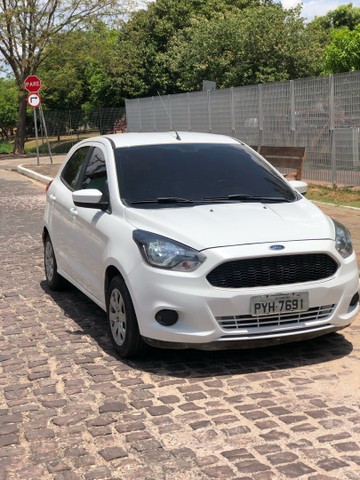 FORD KA COM CÂMERA DE RÉ SENSOR DE ESTACIONAMENTO ETC?
