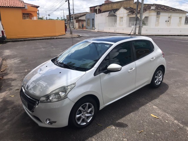 PEUGEOT 208 ALLURE 1.6 AUTOMÁTICO