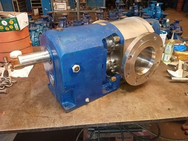 Bomba  inox embolo 5" nova