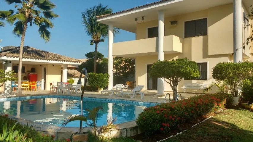 Casa completa, 4 quartos, Vilas do Atlântico a 300 mts praia c/ piscina e suítes completas