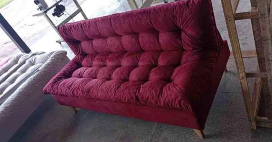 Sofá Cama Com Pés Palito Vermelho / Vinho 