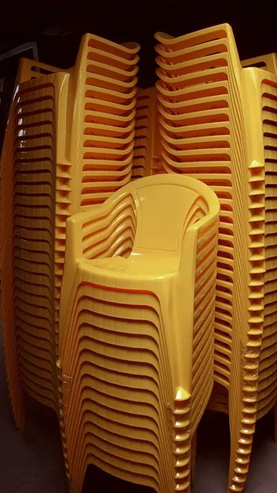Jogo de Mesa e Cadeiras Plástico cor Amarelo padrão Skol  - Foto 5