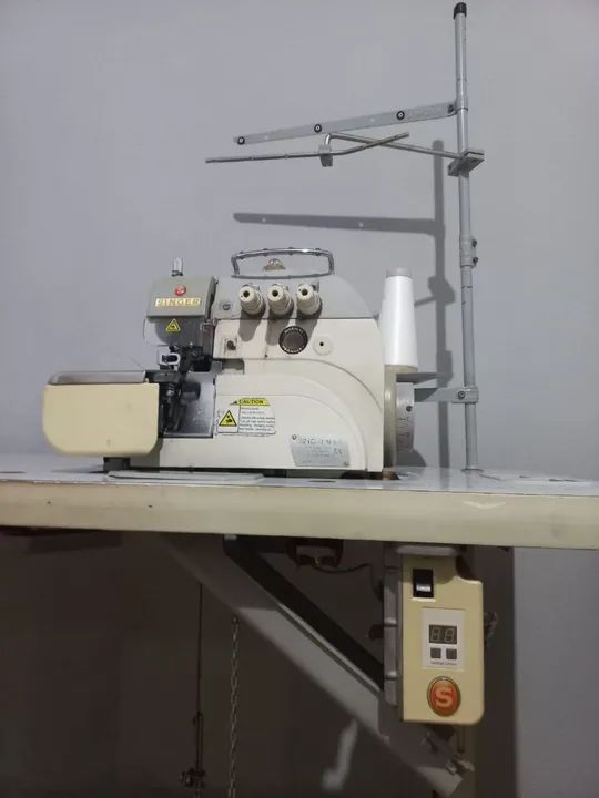 Máquina de Costura Overlock Singer Industrial
