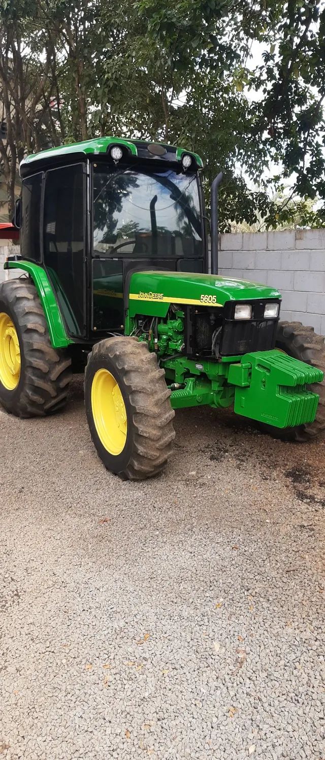 John Deere 5605 Cabinado 2011