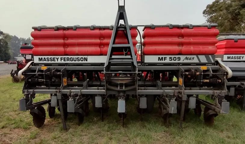 Plantadeira Massey Ferguson - MF 509. Fabricação 2013