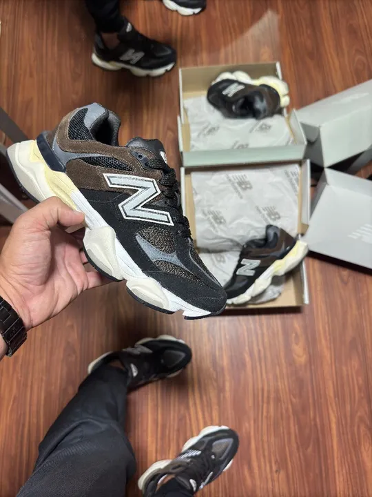 Tênis New balance 9060 Couro Preto e marrom