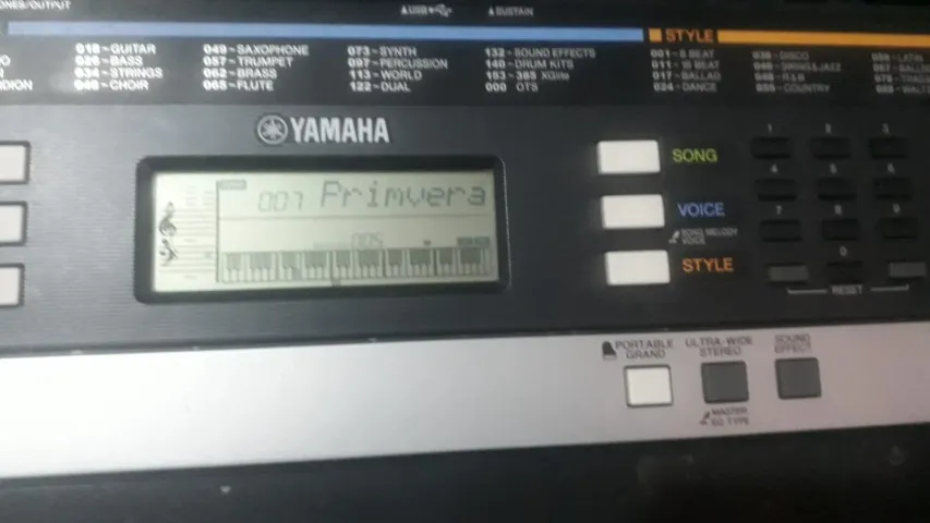 Teclado Yamaha 243