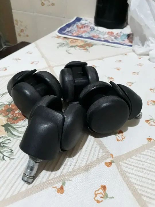 Conjunto de 4 Rodinhas Giratórias p/Cadeiras 