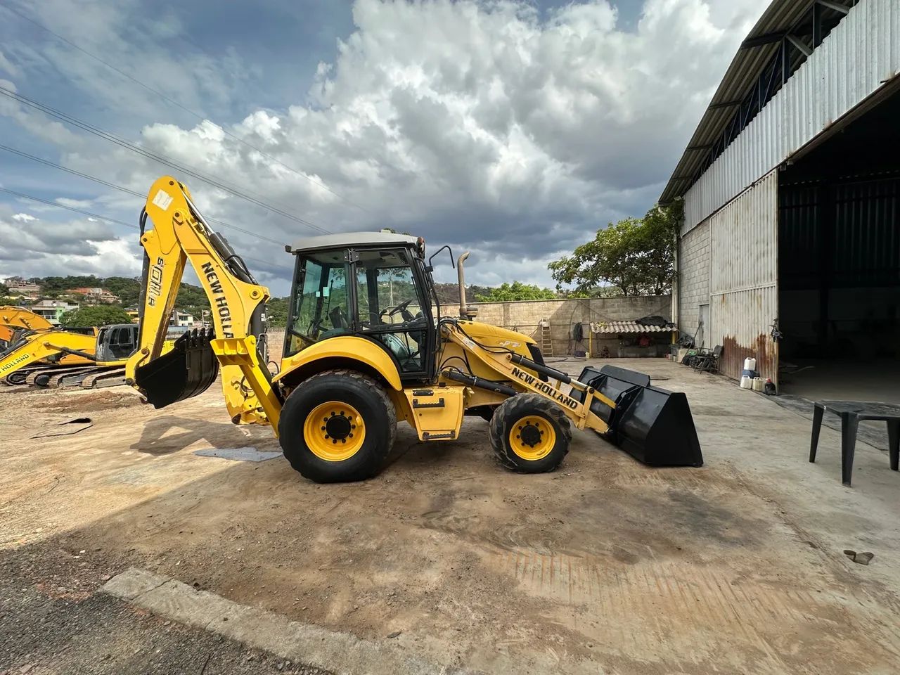 Retroescavadeira New Holland B110 2017 4X4 - Foto 3