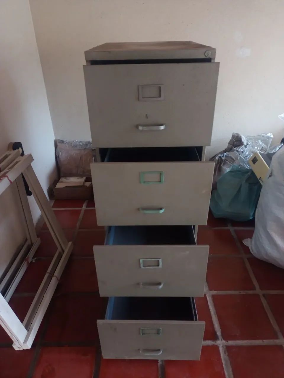 Gaveteiro de metal 4 gavetas - ideal para organização - Foto 4