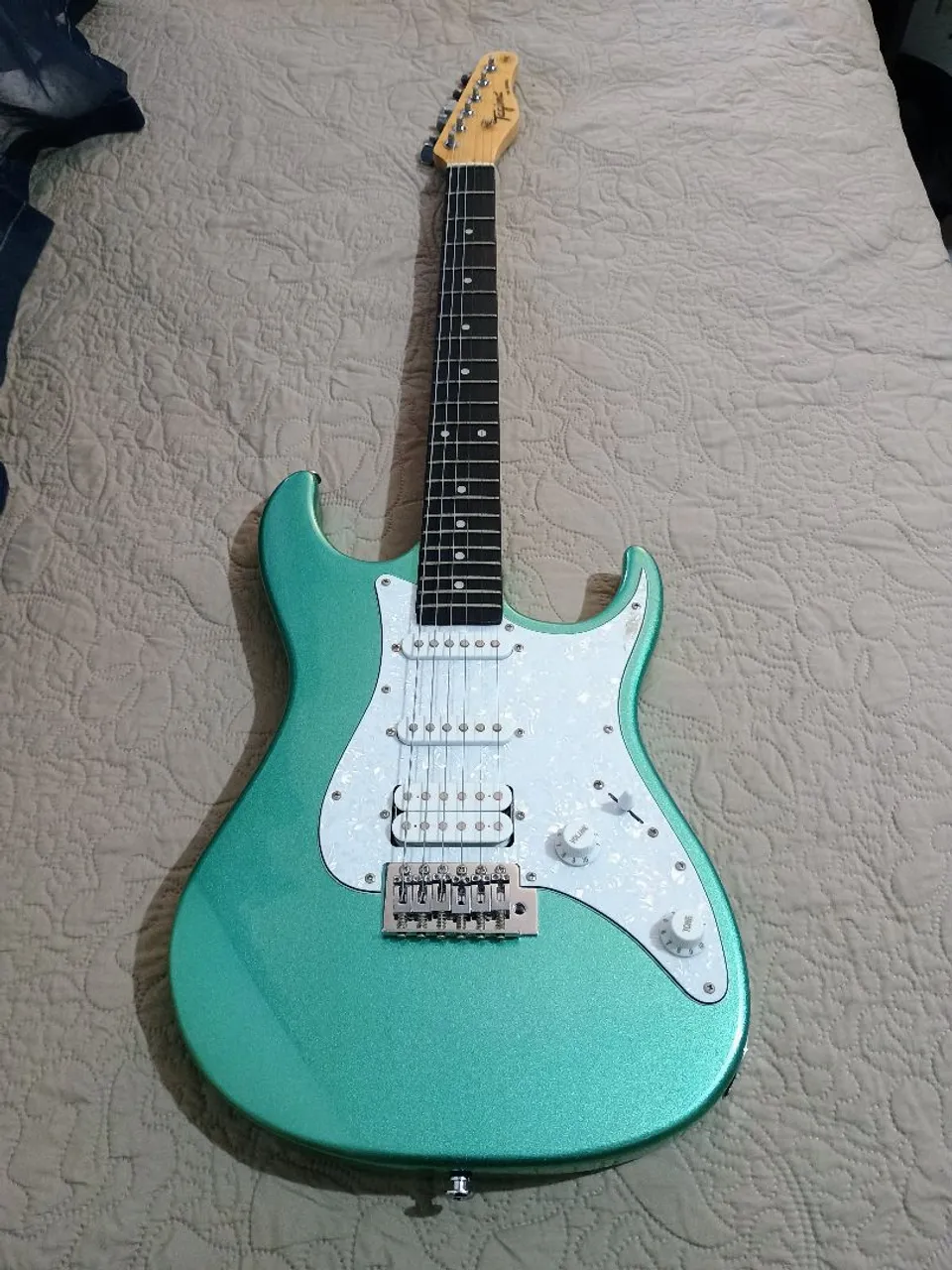 Guitarra Elétrica - Tajima TW series + amplificador, case e acessórios.