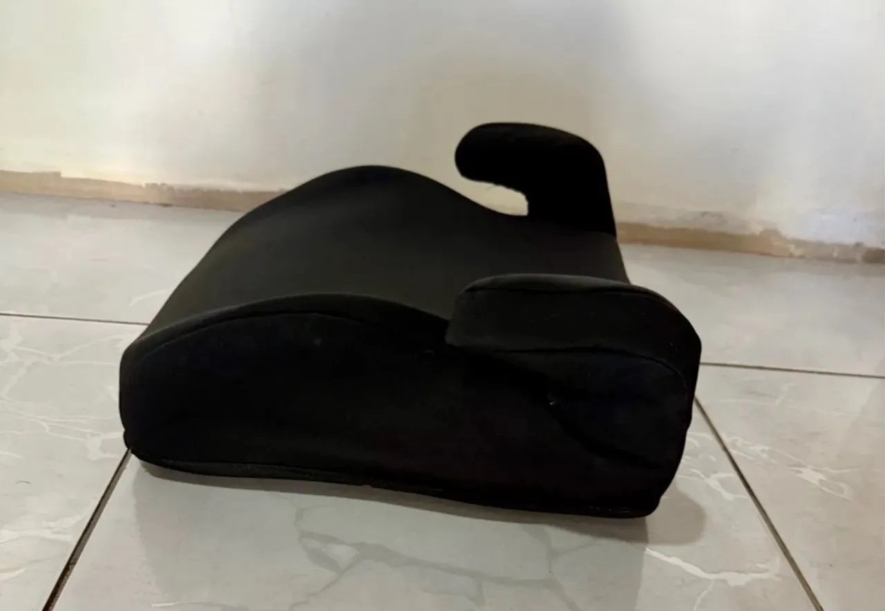 Assento de elevação para crianças de 15 a 36 kg. Novo.