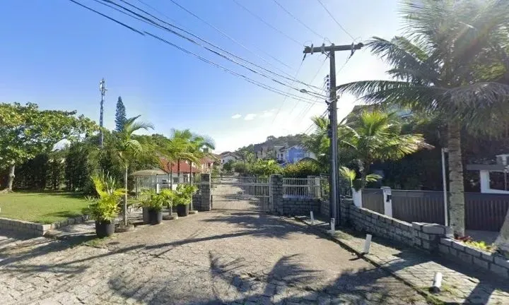 ZA - Casa para locação em Condomínio Fechado, na Praia Mole, Florianópolis.
