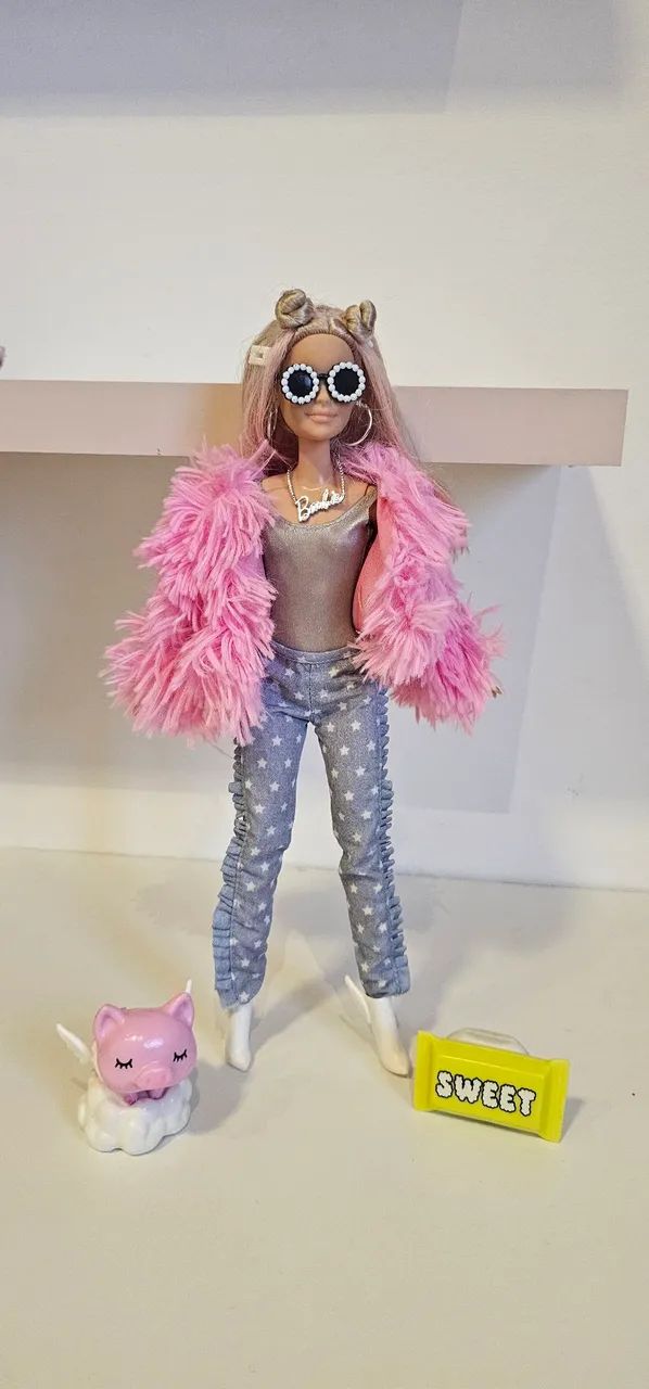 Barbie Extra com Pet Porco Super Articulada - Foto 2