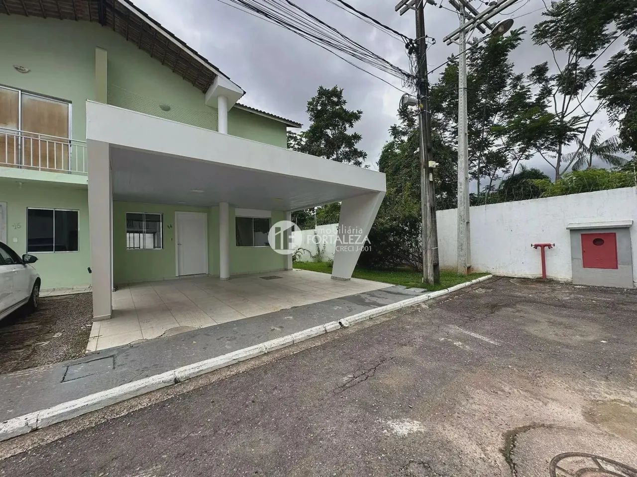 Sobrado para aluguel possui 110 metros quadrados com 3 quartos